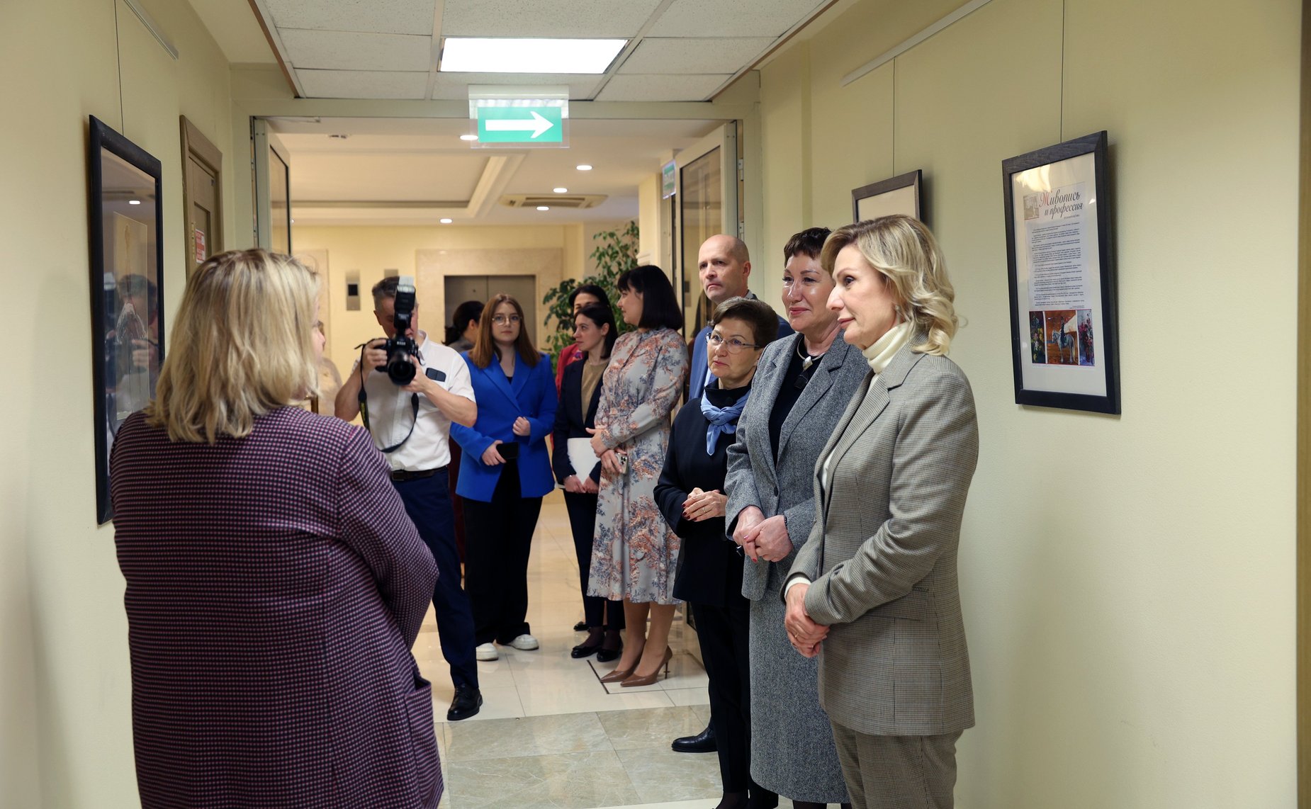 в Совете Федерации открылась выставка картин «Живопись и профессия»