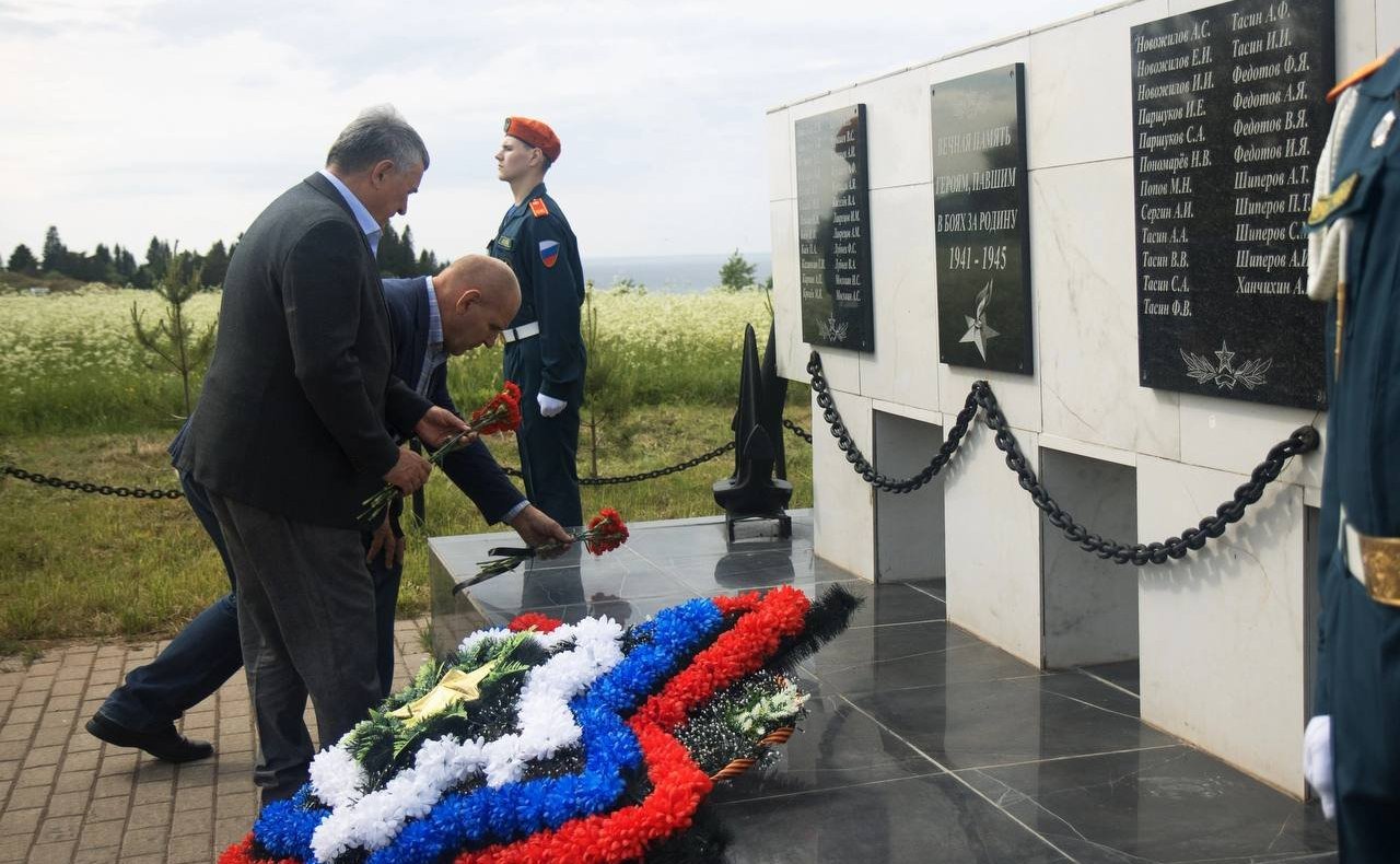 Герои России Юрий Воробьев и Александр Карелин встретились с российскими и белорусскими кадетами — участниками профориентационной школы «За безопасность!»