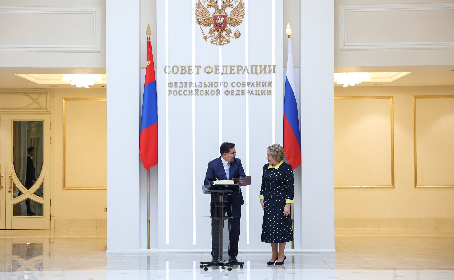 Валентина Матвиенко провела встречу с Председателем Великого Государственного Хурала Монголии Гомбожавыном Занданшатаром