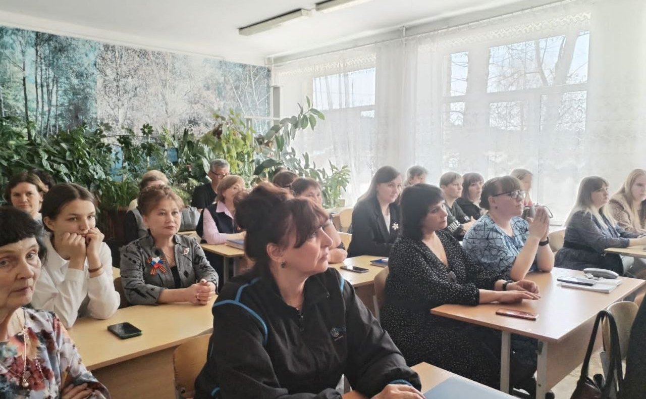 Сергей Михайлов в рамках рабочей поездки в регион осмотрел дом культуры и детскую школу искусств села Акша Акшинского района