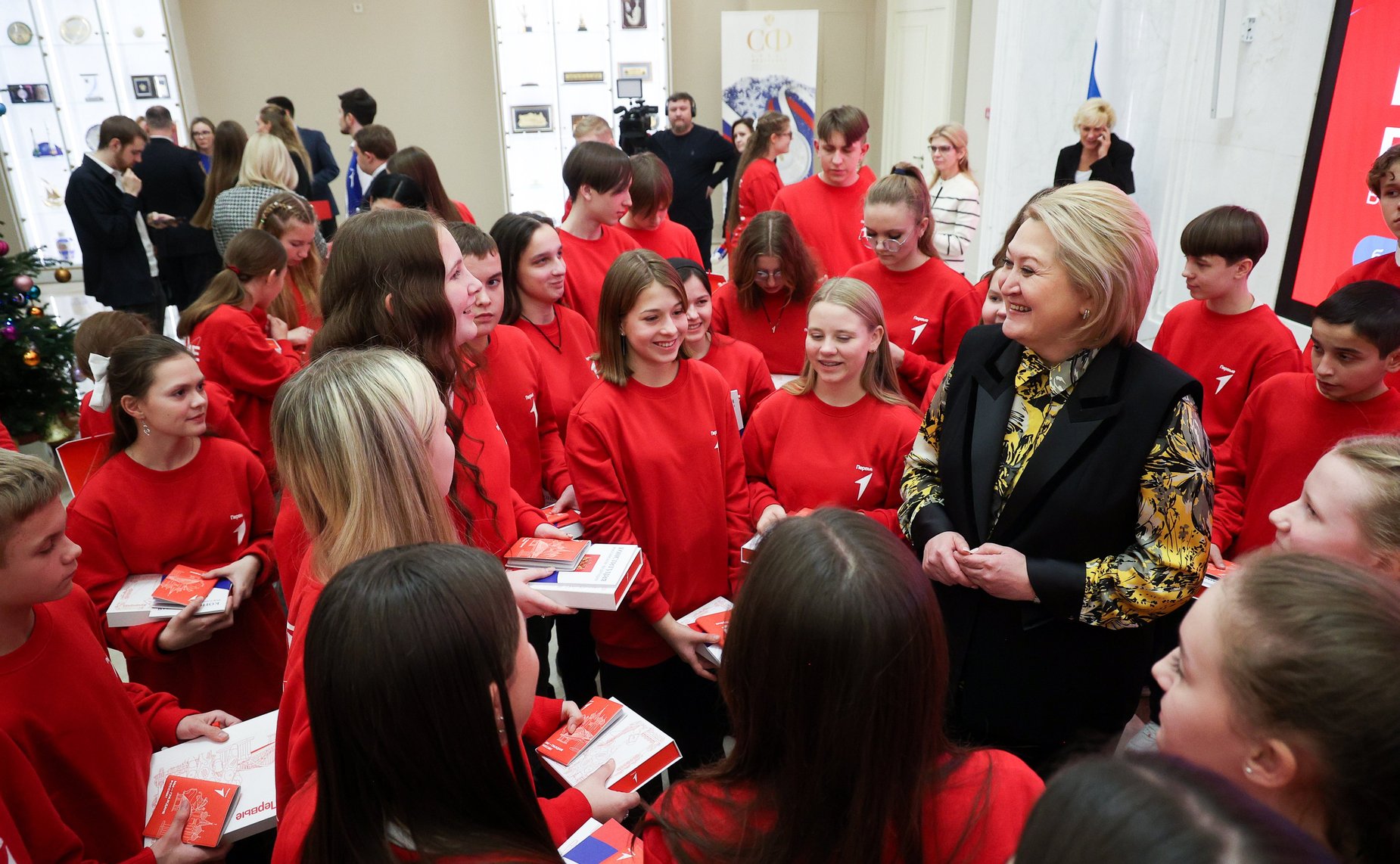 Лилия Гумерова приняла участие в торжественной церемонии вручения паспортов юным гражданам страны