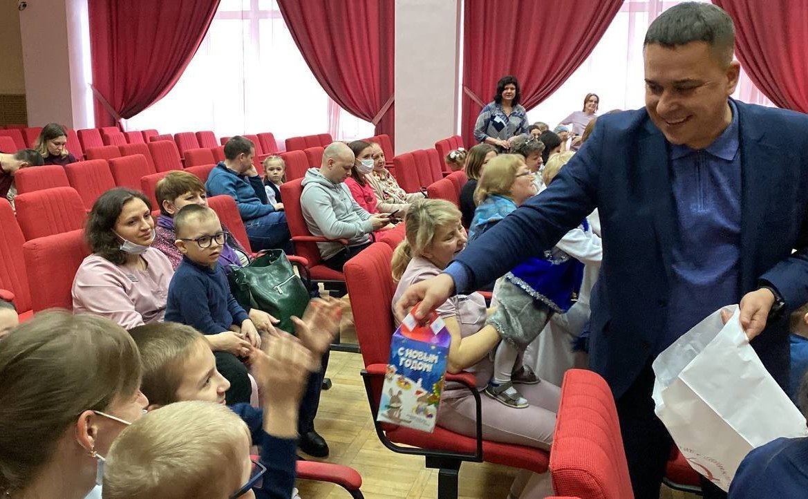 Айрат Гибатдинов поздравил детей Ульяновской области с наступающим Новым годом