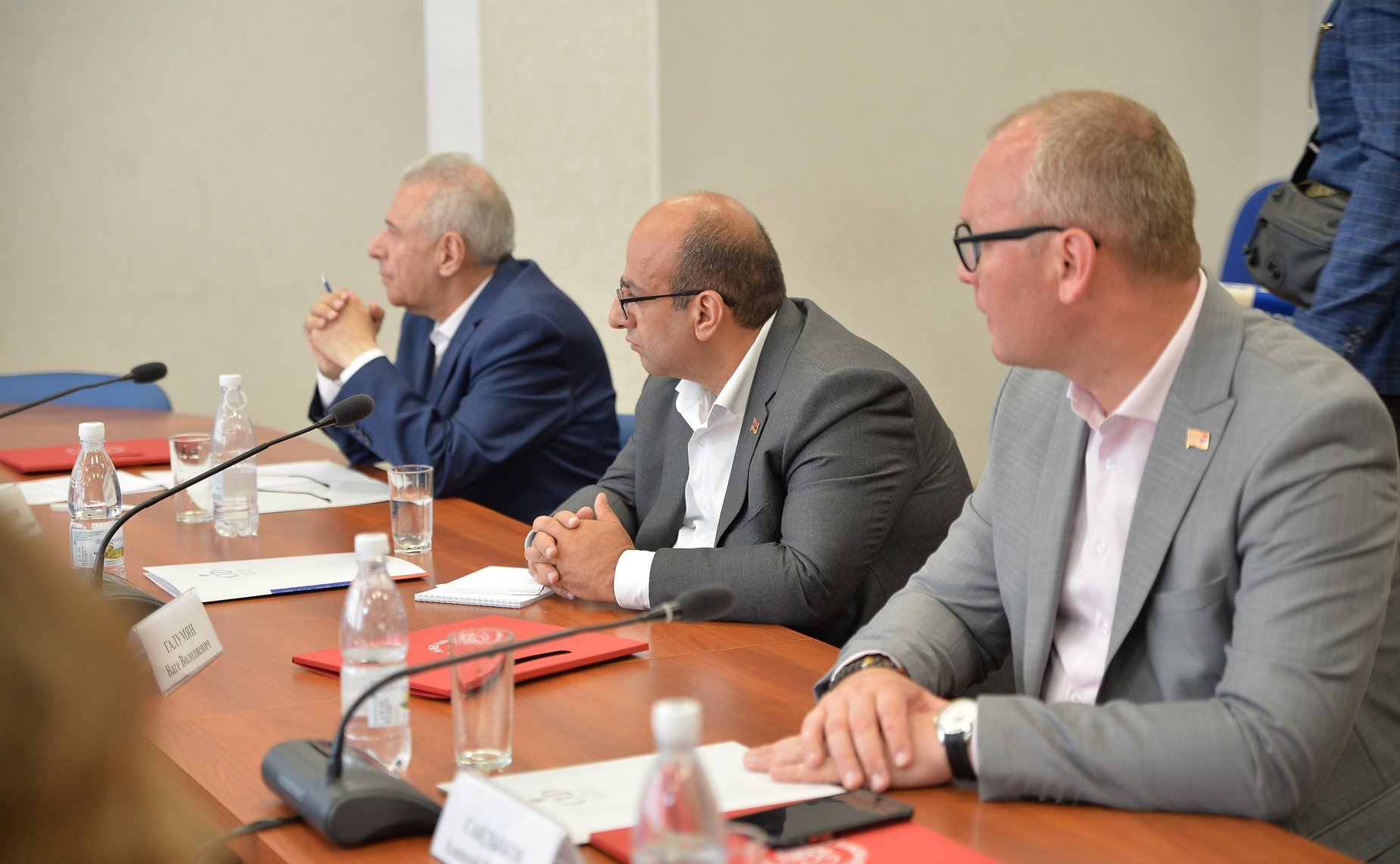 Юрий Воробьев провел рабочую двустороннюю встречу с заместителем Председателя Национального Собрания Республики Армения, сопредседателем армянской части Межпарламентской комиссии Акопом Аршакяном