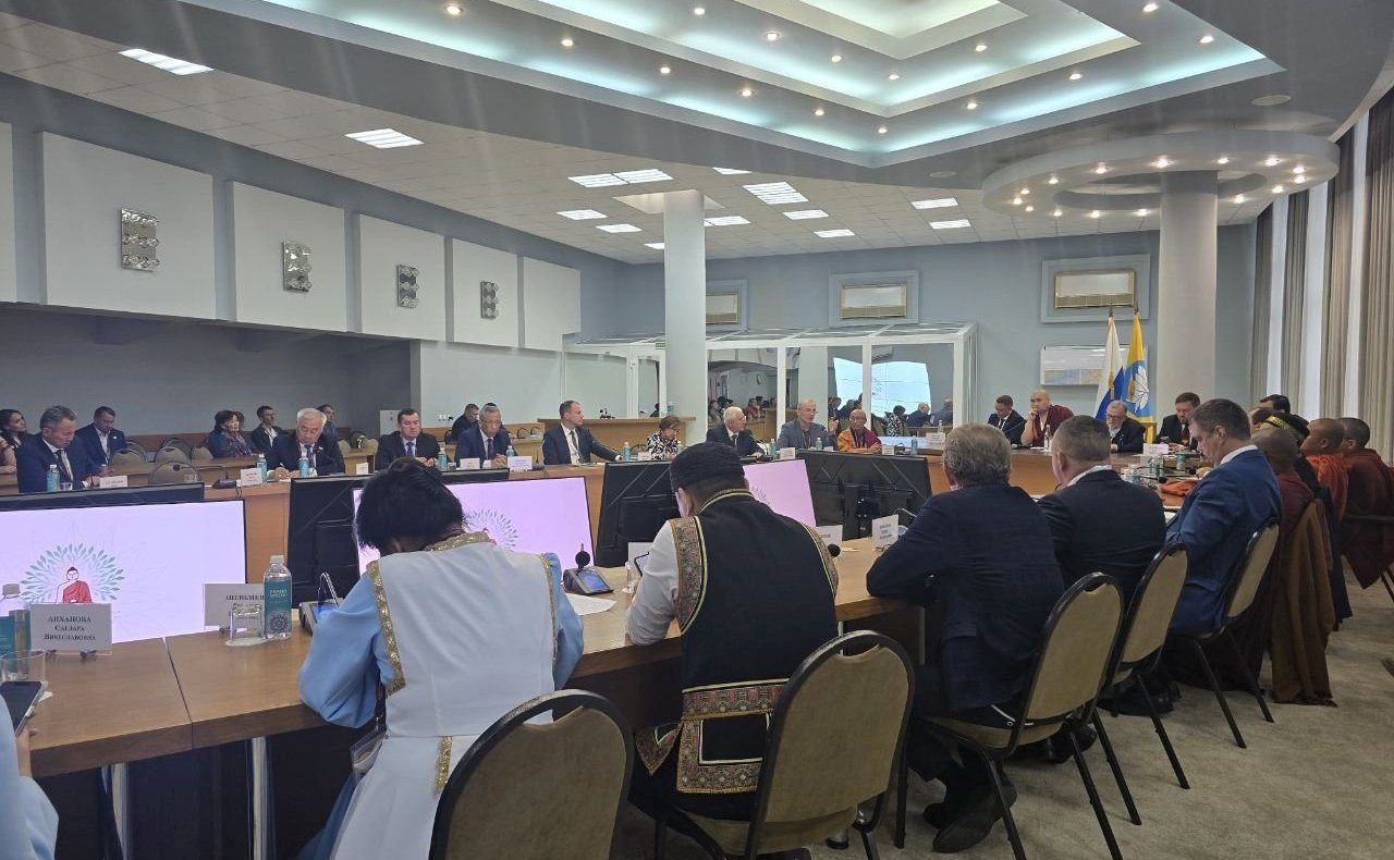 Баир Жамсуев принял участие в III международном буддийском форуме в Калмыкии