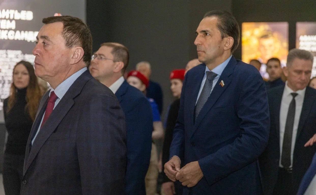 Андрей Хапочкин принял участие в открытии в регионе мемориала в честь воинов СВО