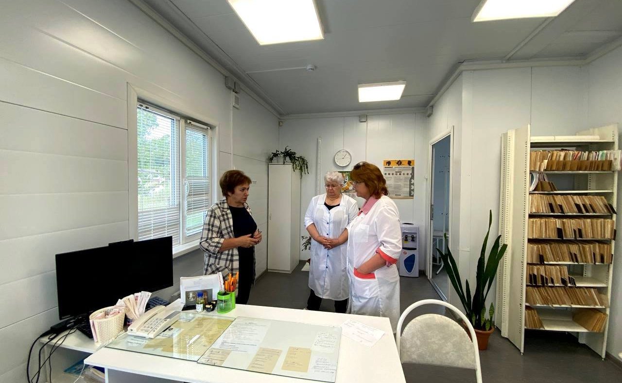 Елена Бибикова проинспектировала ход строительства и ремонта объектов здравоохранения и образования в муниципалитетах Псковской области