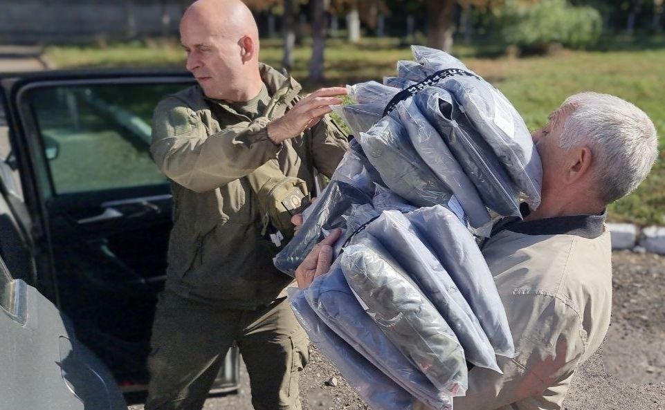 Андрей Хапочкин доставил гуманитарную помощь, собранную сахалинцами, в пункты временного размещения Курской и Белгородской областей