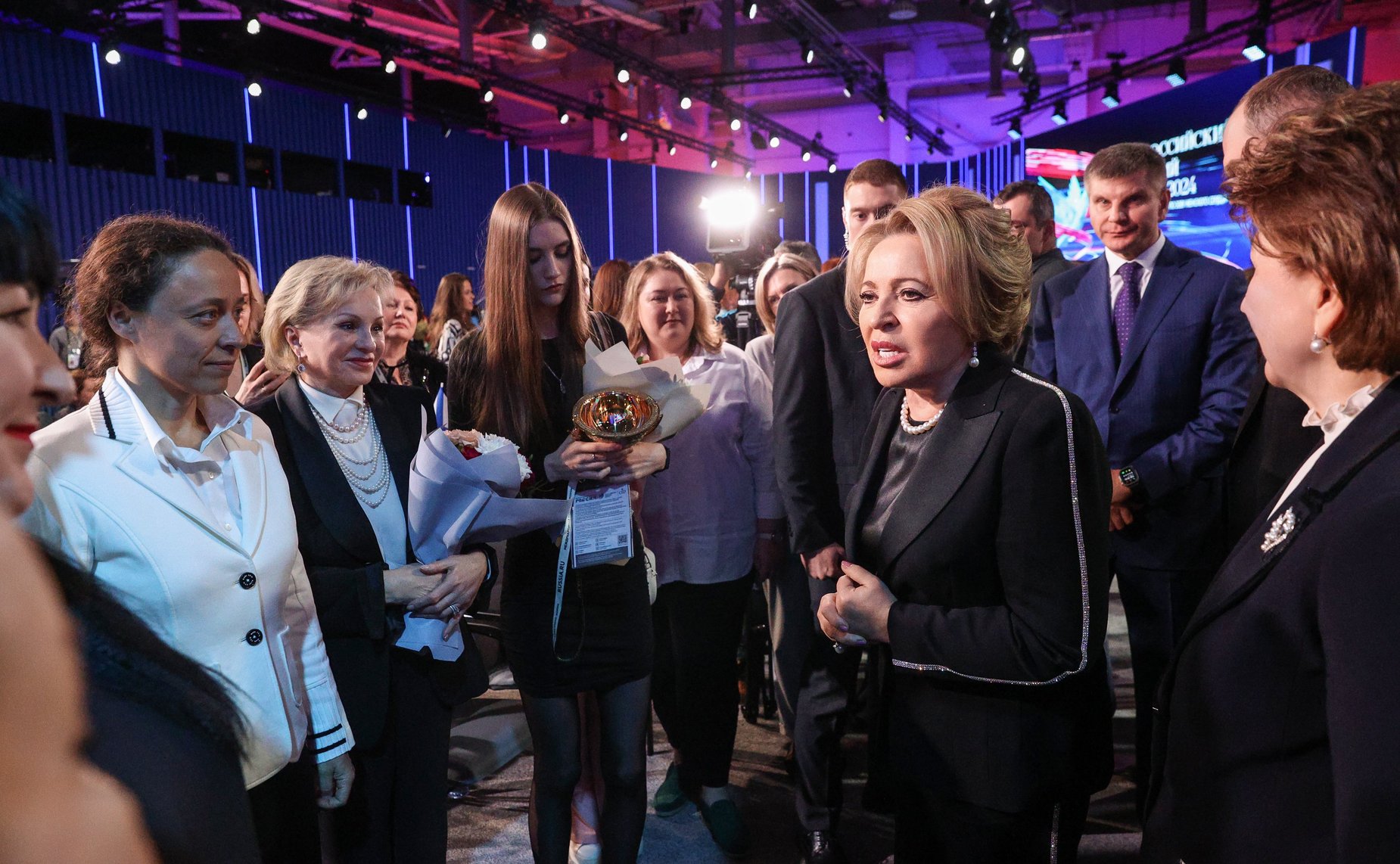 В рамках Всероссийского женского форума «Женщины: сохраняем традиции – развиваем Россию» состоялась Торжественная церемония награждения лауреатов премии «По зову женского сердца»