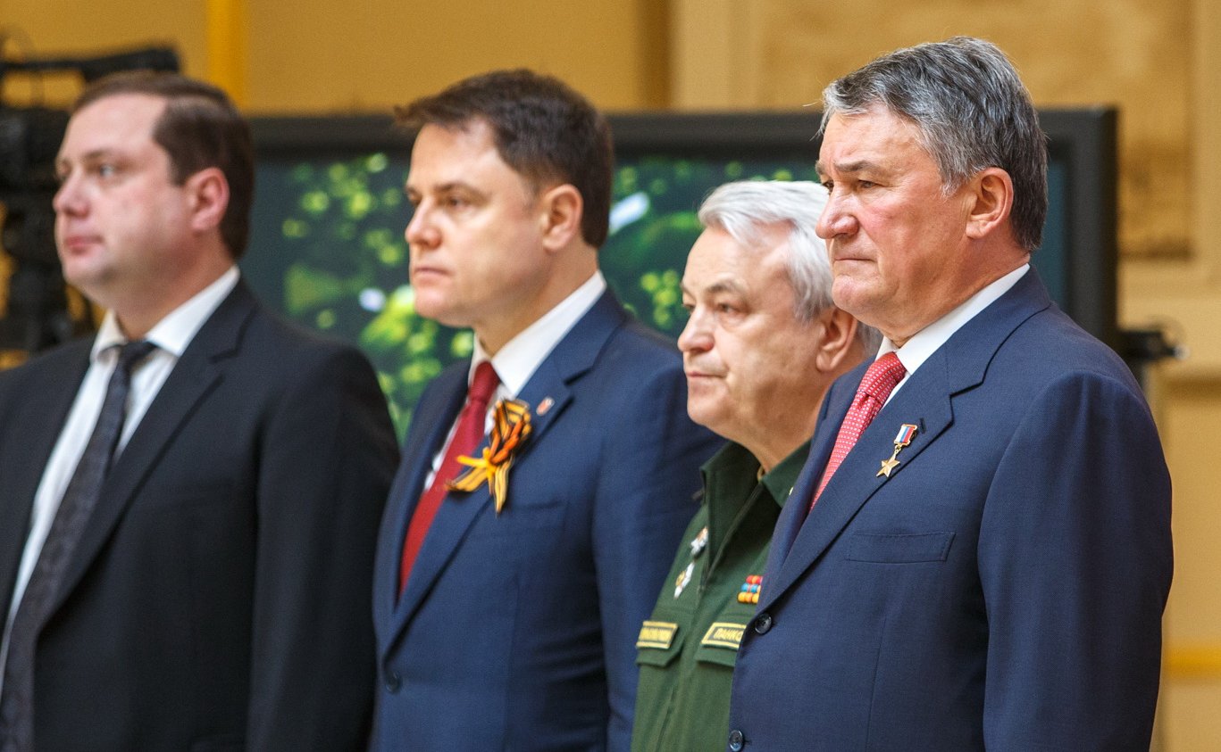 Торжественная церемония награждения российских городов-героев памятными 