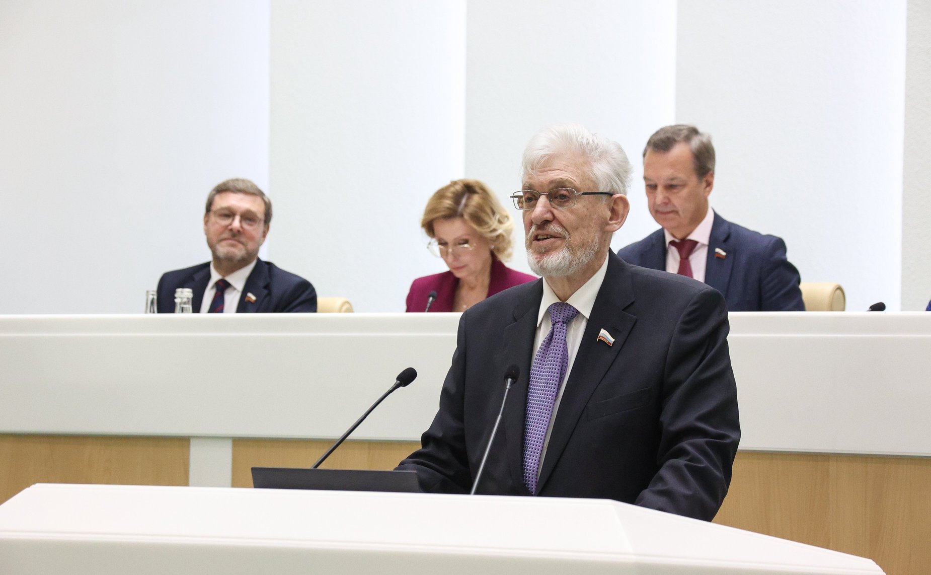 Руководитель верхней палаты первого созыва Владимир Шумейко