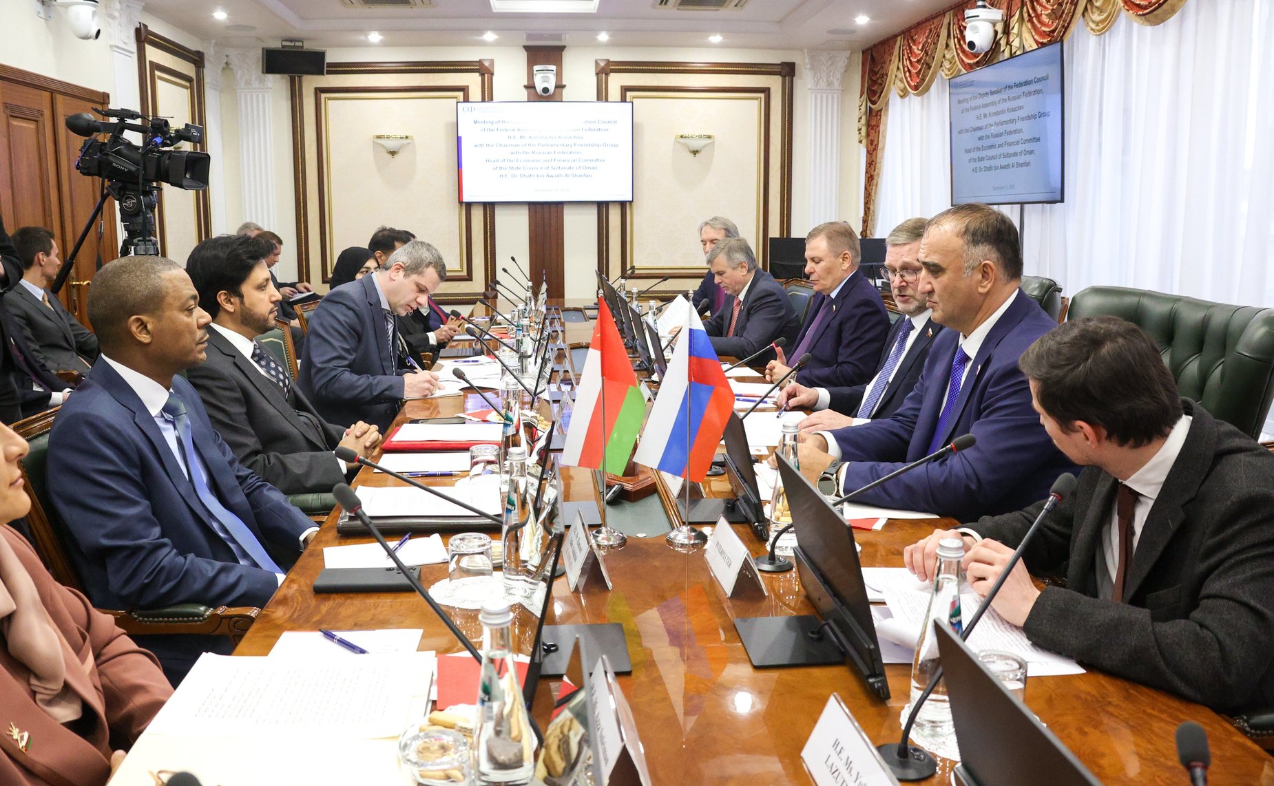 Встреча заместителя Председателя СФ Константина Косачева с руководителем группы по сотрудничеству с Российской Федерации, председателем Комитета по экономике и финансам Государственного совета Султаната Оман Зафером Аль Шанфари