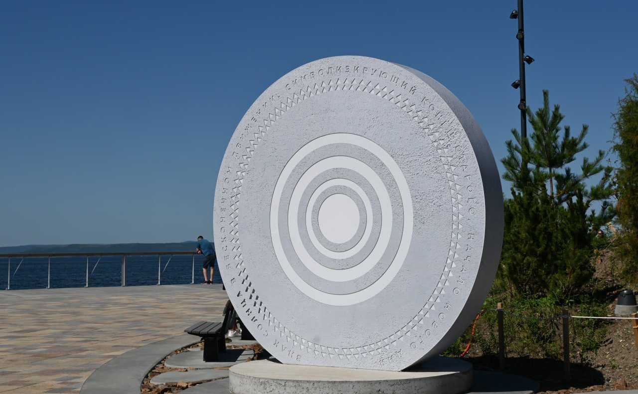 Александр Ролик во время региональной недели провел выездное совещание с главой Владивостока Константином Шестаковым на объектах благоустройства и спорта, построенных в этом году в столице Приморского края