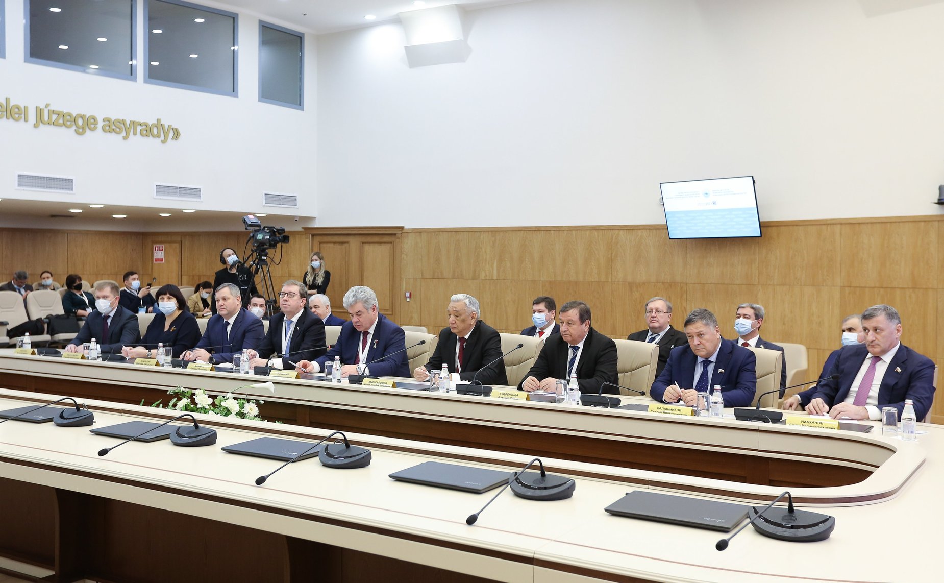 Подведение итогов участия делегации Совета Федерации во главе с председателем Комитета СФ по обороне и безопасности Виктором Бондаревым в наблюдении за проведением выборов депутатов Мажилиса Парламента Республики Казахстан