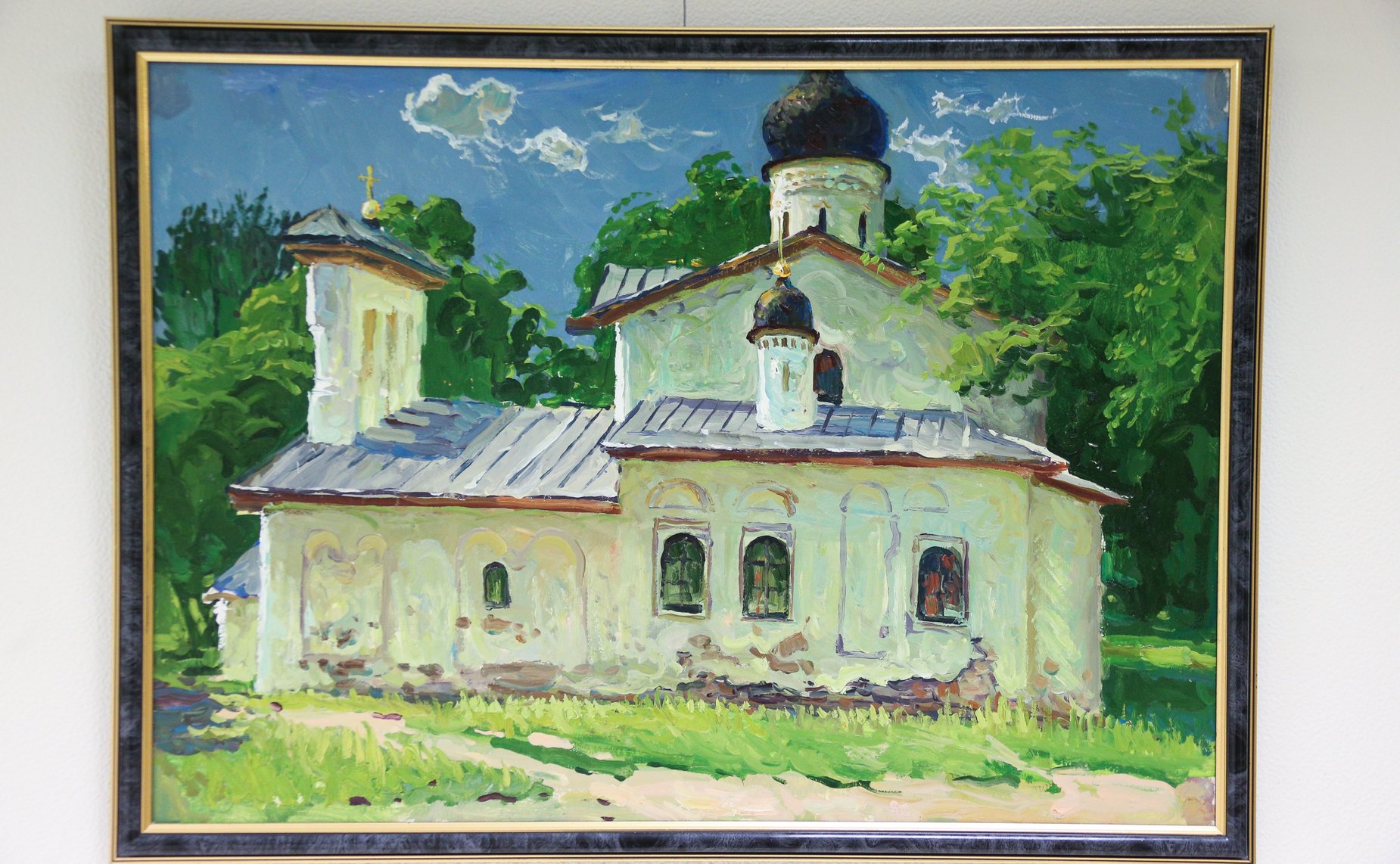Лилия Гумерова открыла в Совете Федерации персональную выставку художника Сергея Олейникова «Родная земля»