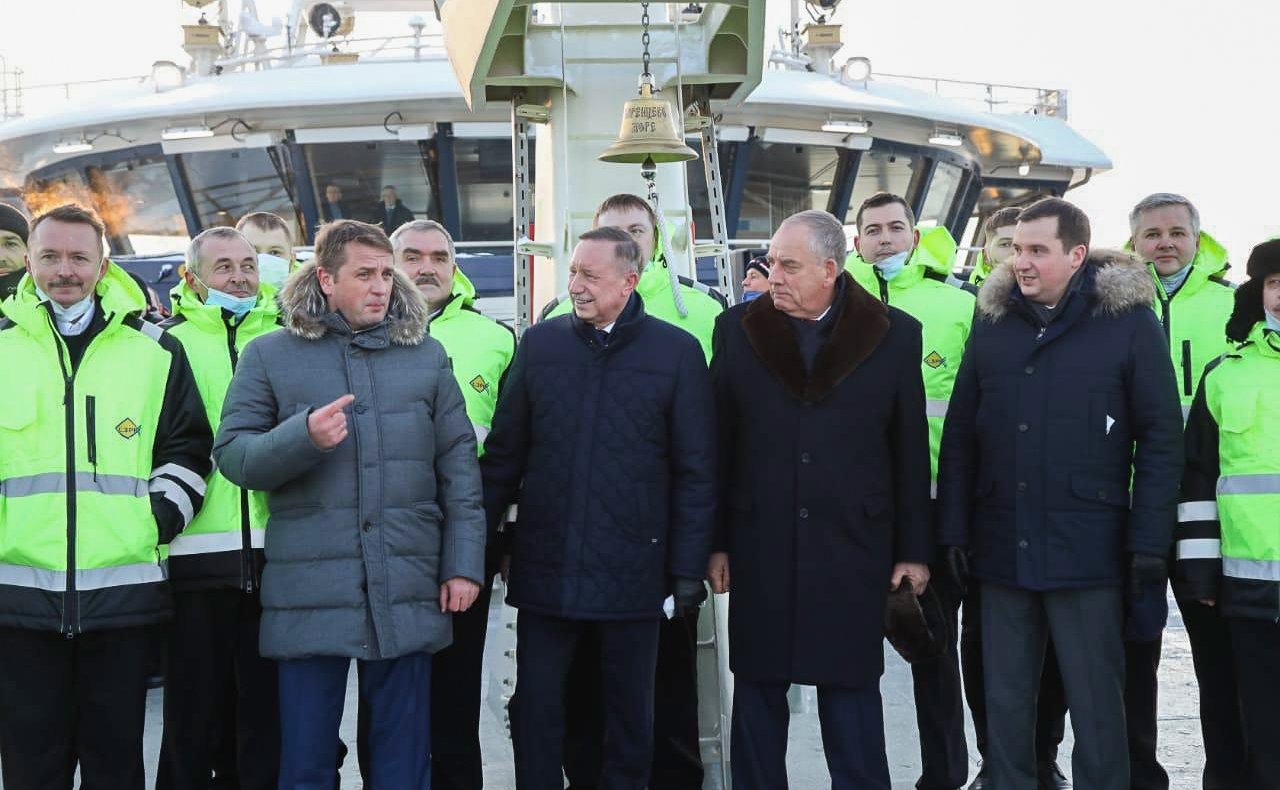 Сергей Митин принял участие в церемонии подъёма государственного флага России перед выходом на промысловые испытания крупнотоннажного траулера-процессора «Баренцево Море»