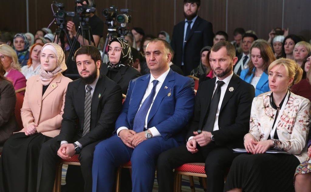 Мохмад Ахмадов принял участие в пленарном заседании Первого всероссийского форума «Инклюзивная школа. Успешность каждого ребенка» в Грозном