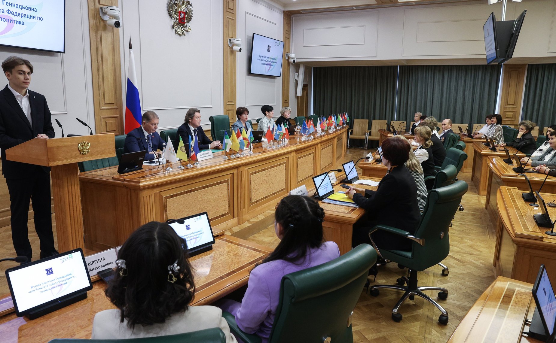 В Совете Федерации наградили лидеров ХII Всероссийской акции «Добровольцы – детям»