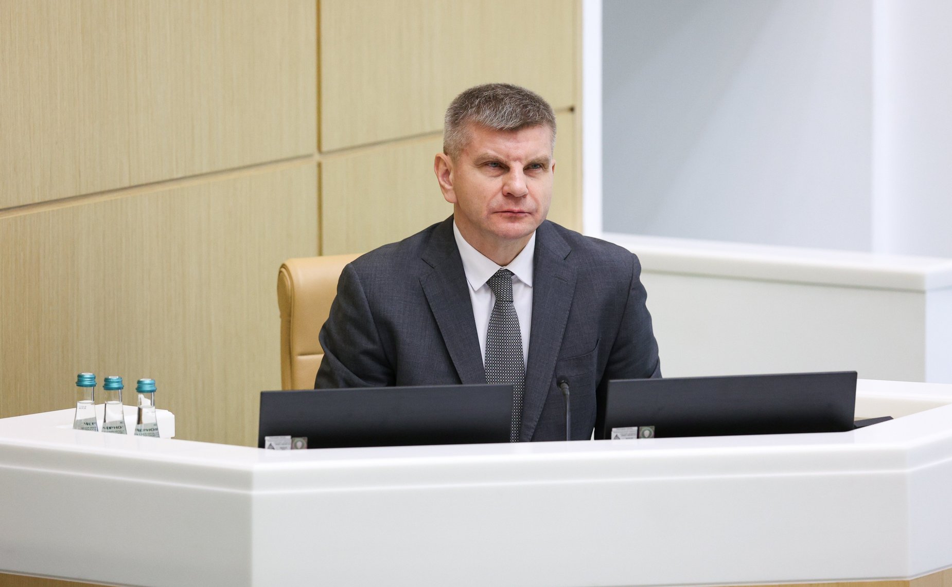 Геннадий Голов