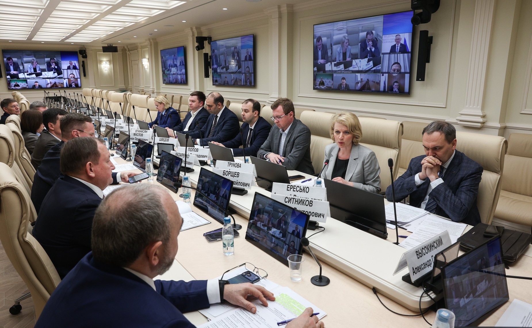 Совещание Комитета СФ по федеративному устройству, региональной политике, МСУ и Делам Севера «Реализация инвестиционных программ ресурсоснабжающих организаций сферы ЖКХ: проблемы и пути решения»