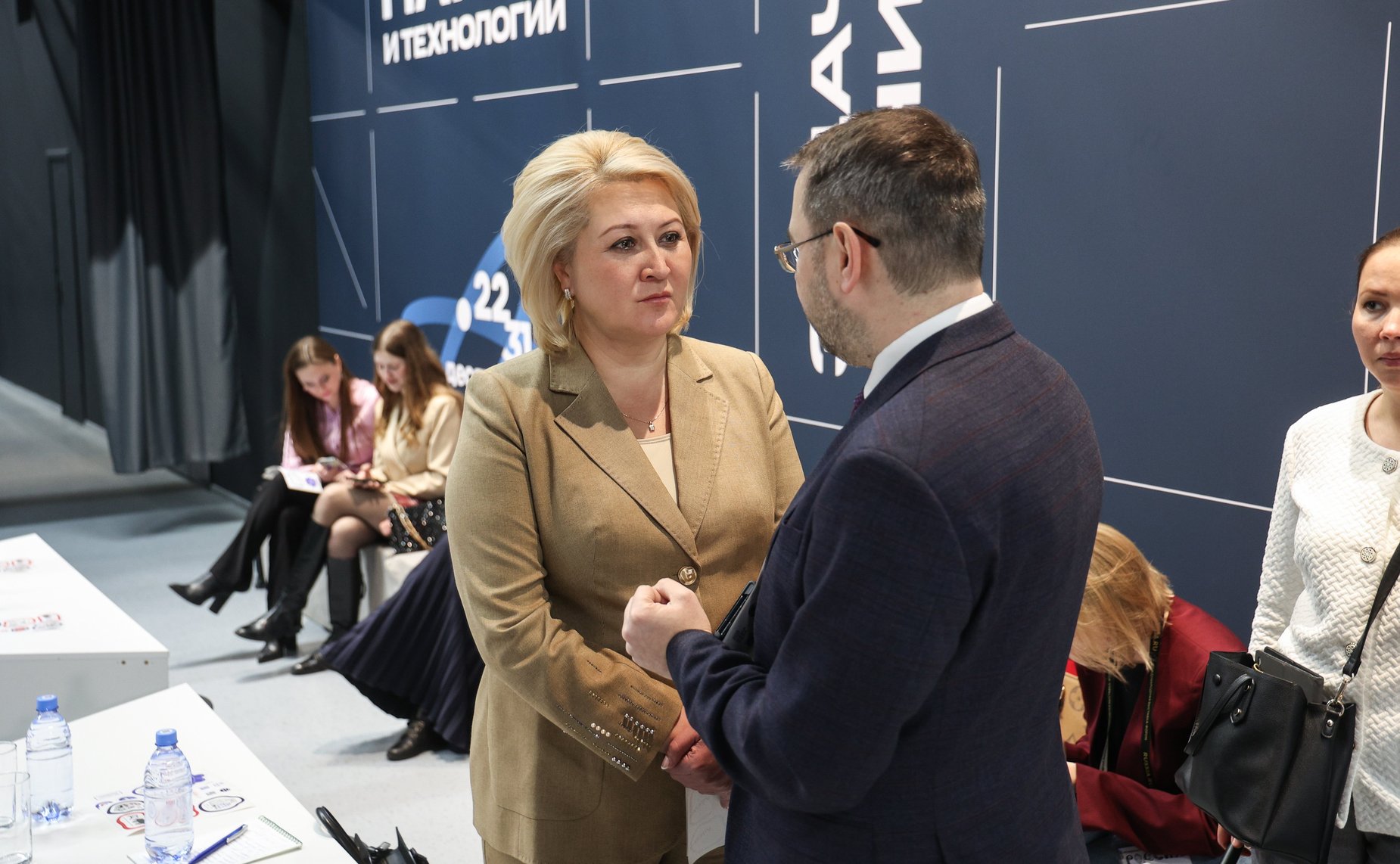 Стратегическая сессия «Роль женщин в достижении целей Десятилетия науки и технологий в Российской Федерации». Мероприятие состоялось в рамках Всероссийского женского форума «Женщины: сохраняем традиции – развиваем Россию»