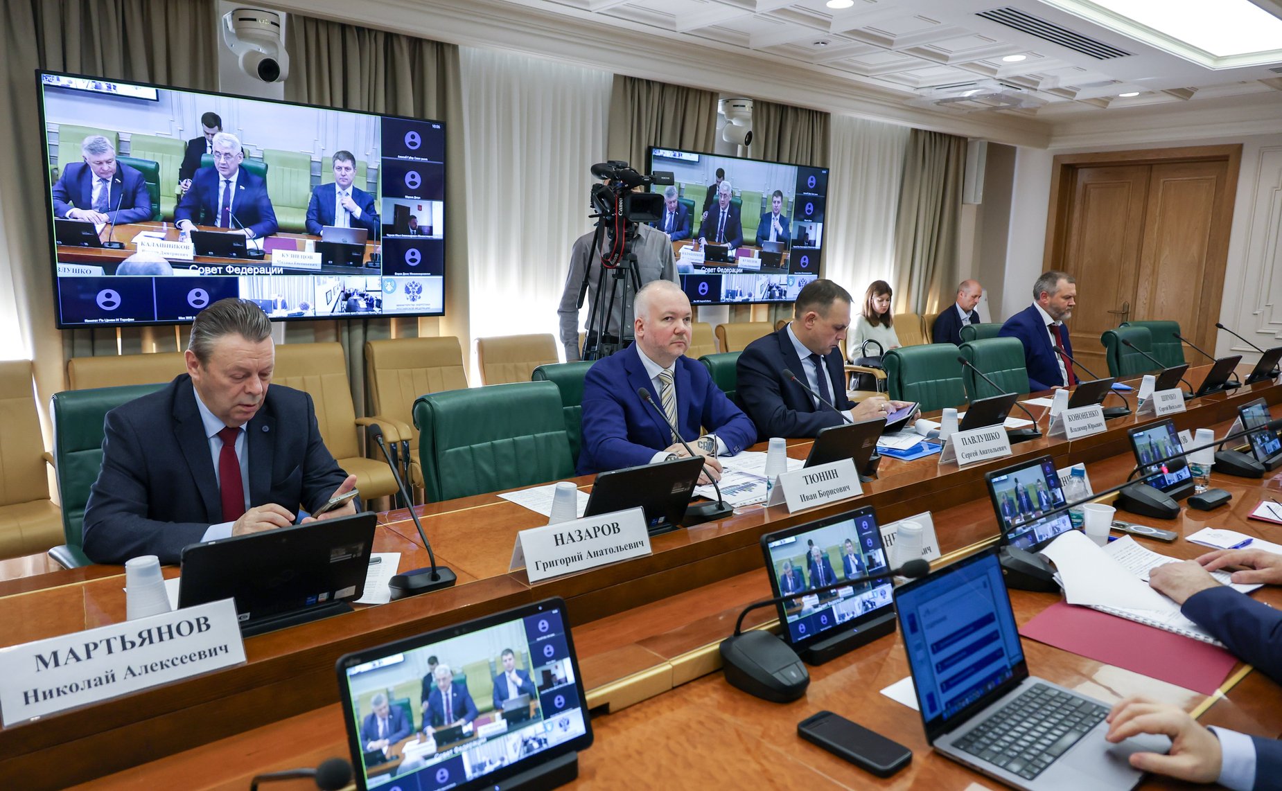 Круглый стол на тему «Сбалансированное развитие энергетического комплекса на территории Дальневосточного федерального округа с учетом перехода на механизмы конкурентного рынка в условиях роста спроса на электрическую энергию»