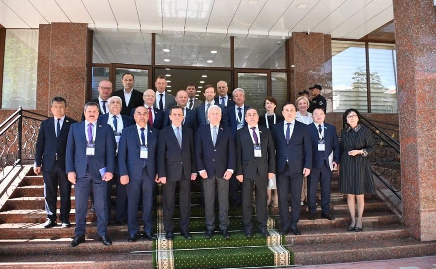 Делегация Совета Федерации приняла участие в наблюдении за проведением референдума по проекту Конституционного закона Республики Узбекистан