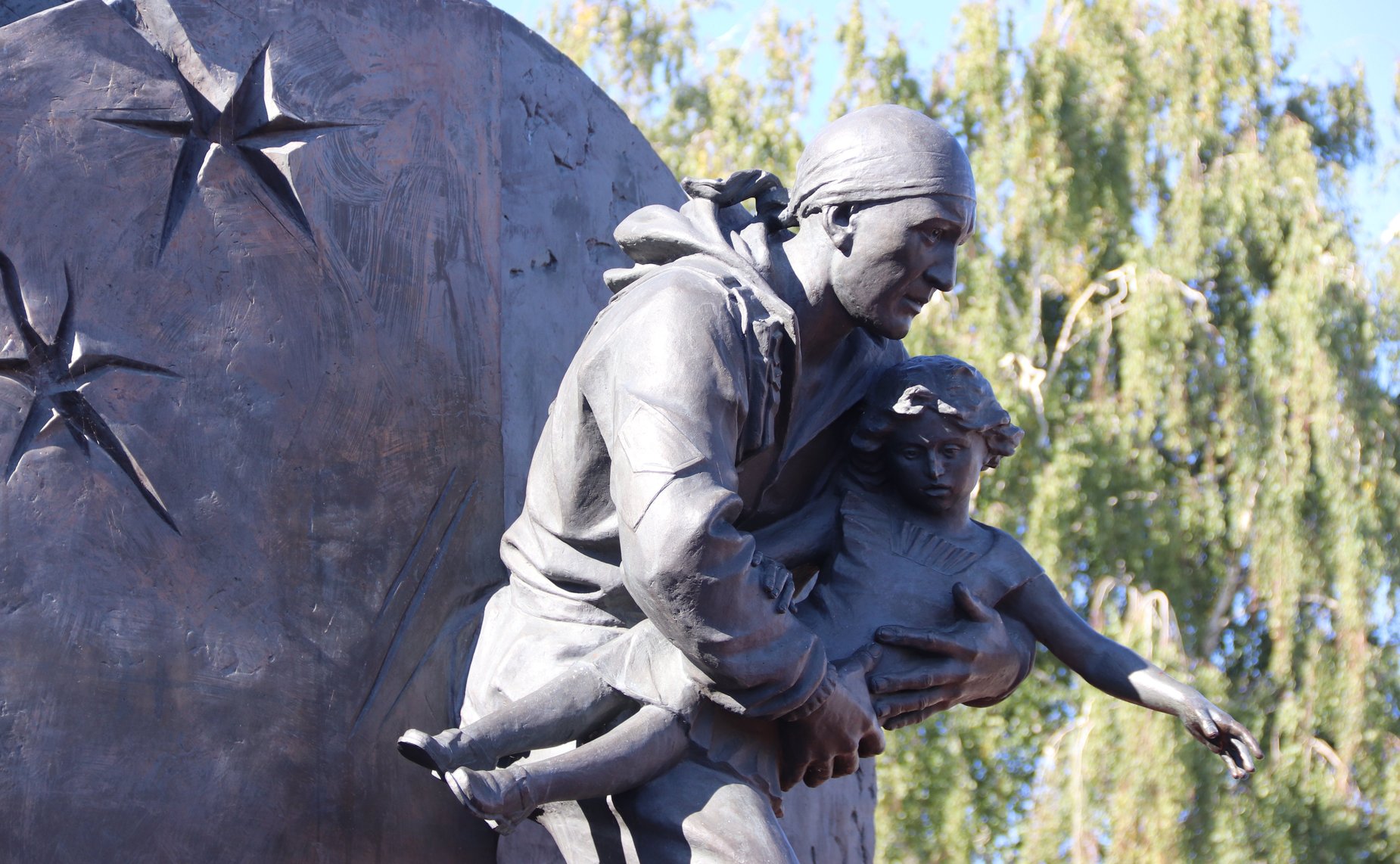 Сергей Рябухин принял участие в прошедшем в Ульяновске митинге-реквиеме в День солидарности в борьбе с терроризмом