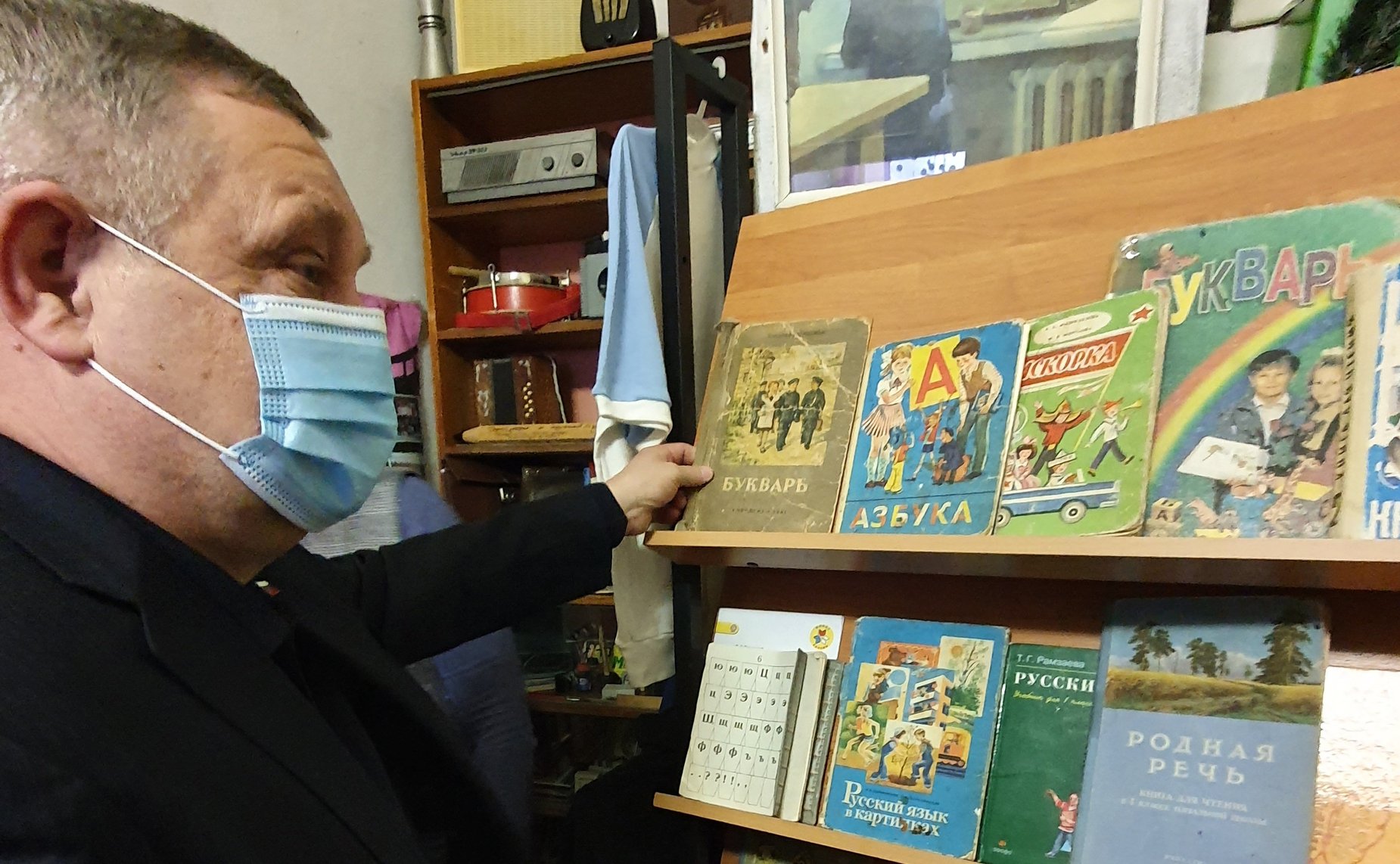 Александр Ракитин в ходе поездки в регион посетил Ведлозерскую школу Пряжинского национального муниципального района