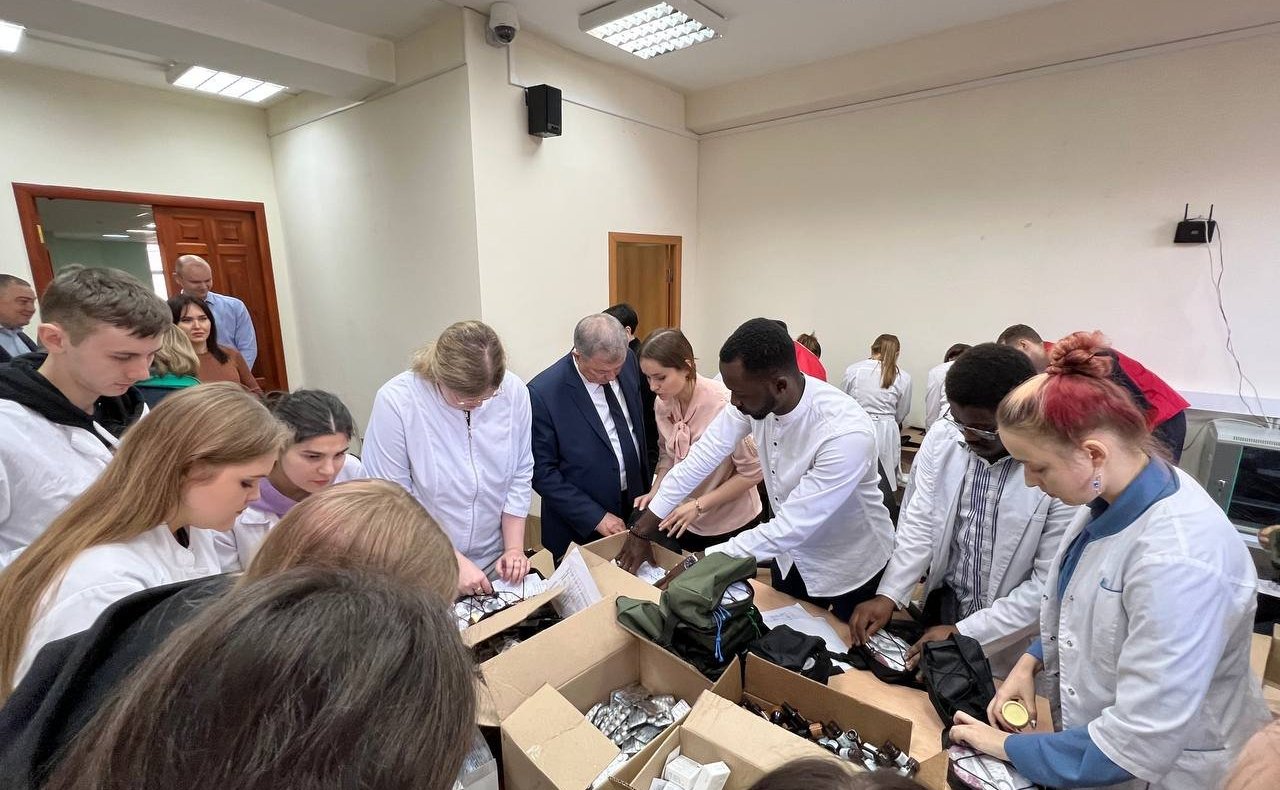 Анатолий Артамонов посетил завод «Калугаприбор», провел встречи с руководством ТПП Калужской области и волонтерами