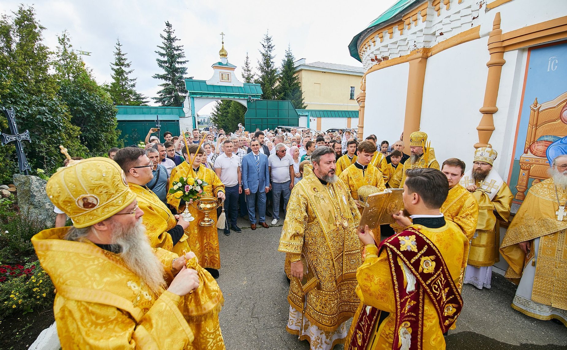 Николай Федоров посетил Свято-Троицкий мужской монастырь в городе Чебоксары