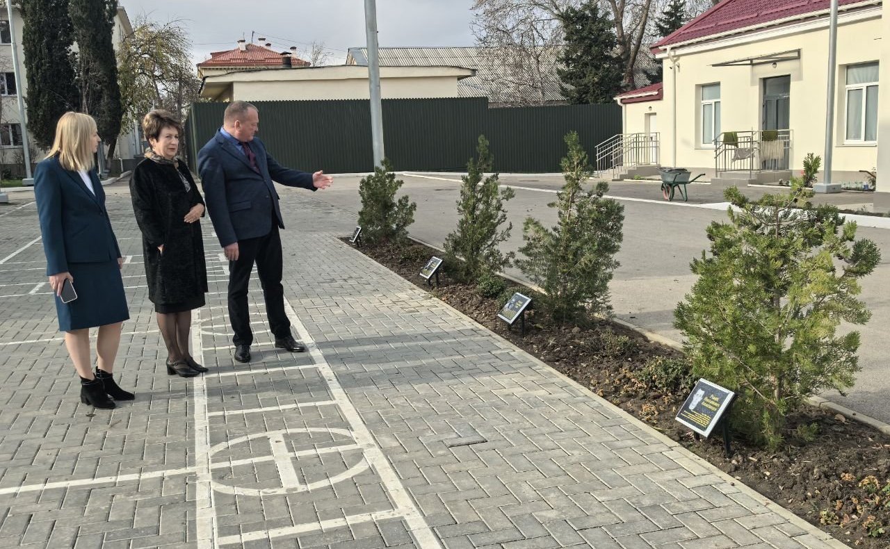 В День добровольца Екатерина Алтабаева посетила севастопольскую школу № 60 имени Героя Советского Союза В.С. Пилипенко