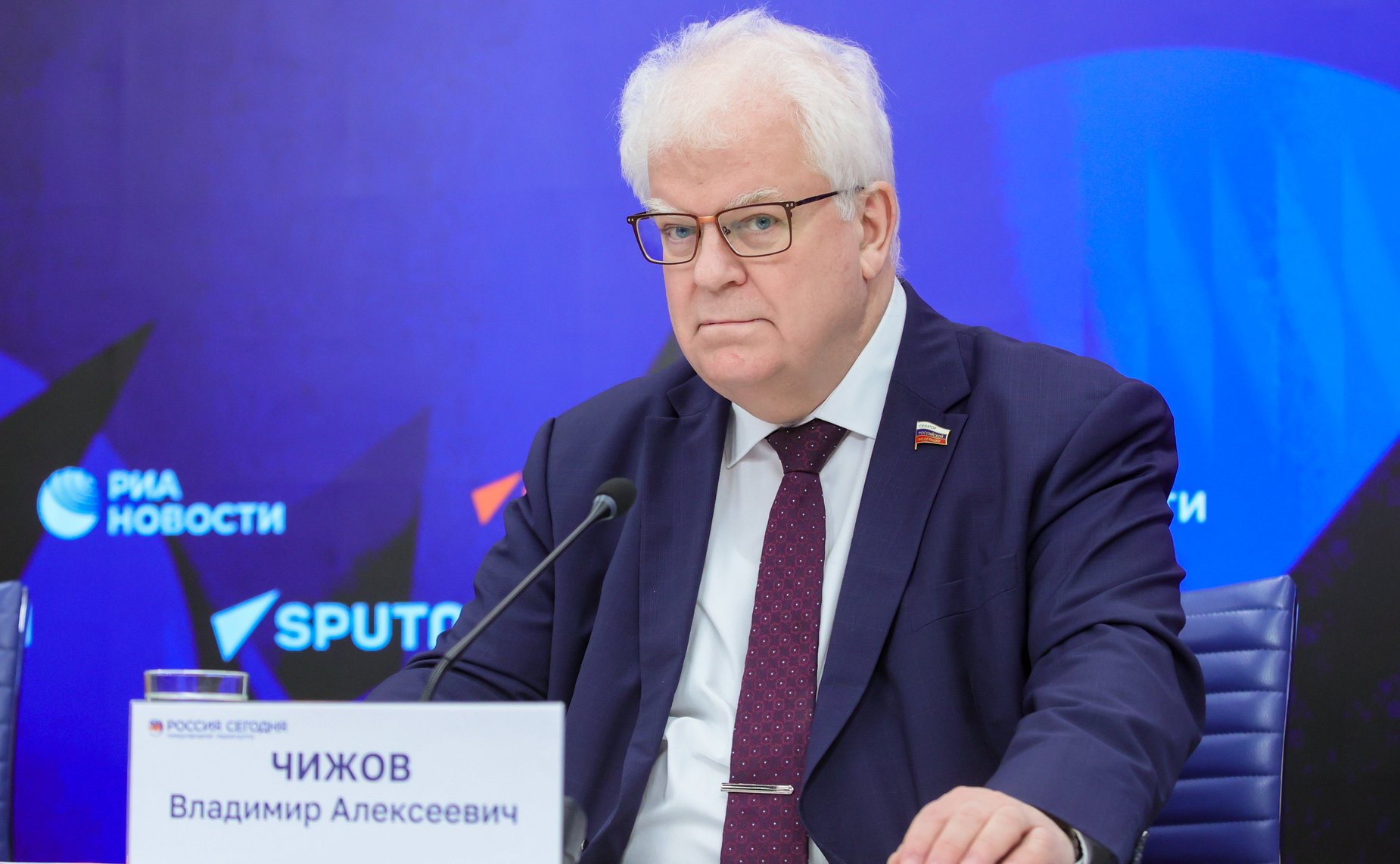 В ММПЦ «Россия сегодня» прошла пресс-конференция первого заместителя председателя Комитета СФ по обороне и безопасности Владимира Чижова об итогах саммита ЕС и актуальной ситуации в странах Евросоюза и НАТО на фоне происходящих в мире событий