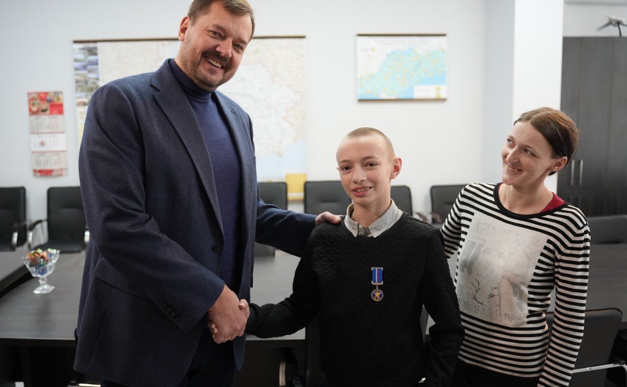 Дмитрий Ворона вместе с губернатором Запорожской области Евгением Балицким провел церемонию награждения детей-героев, проявивших мужество и ответственность в сложных ситуациях, угрожавших безопасности других людей