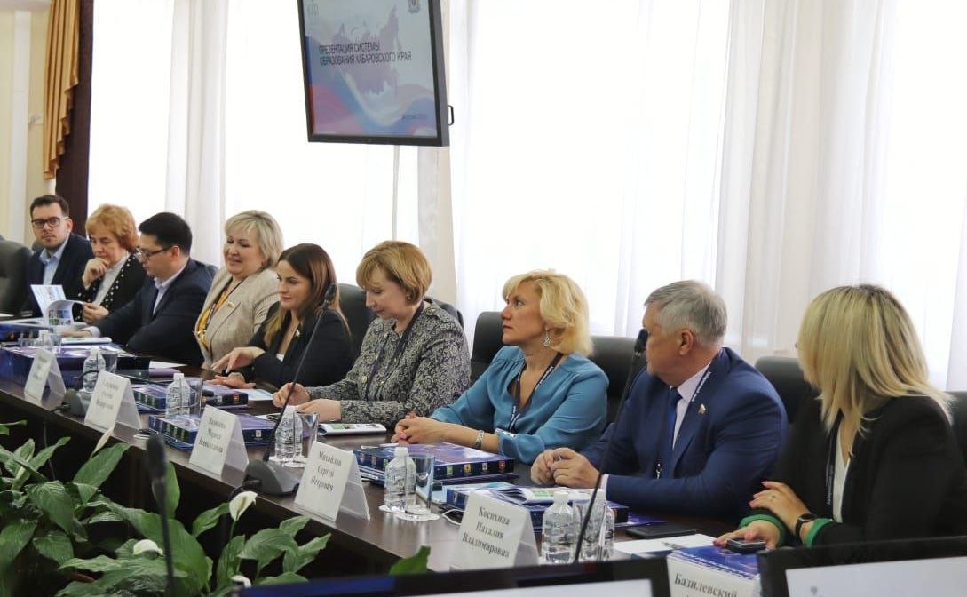 Людмила Скаковская провела выездное совещание Комитета СФ по науке, образованию и культуре в Хабаровске