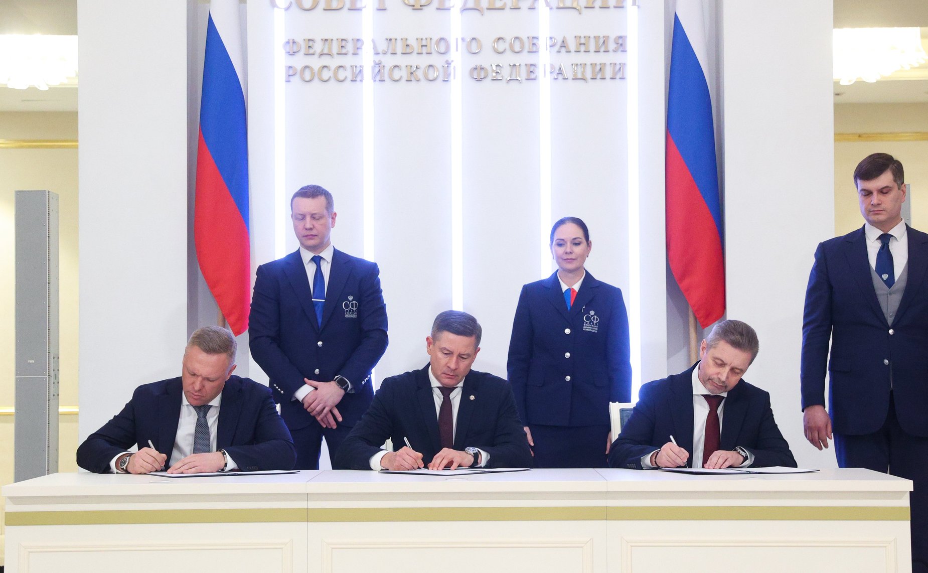 Торжественное подписание трехсторонних соглашений о сотрудничестве и взаимодействии между Государственной корпорацией «Ростех», Государственным Фондом поддержки участников СВО «Защитники Отечества» и субъектами Российской Федерации