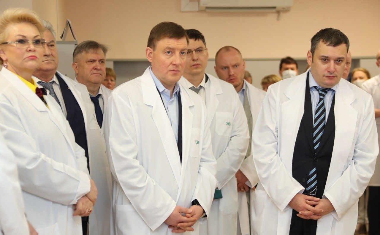 Осмотр экспозиции передовых технологий СамГМУ