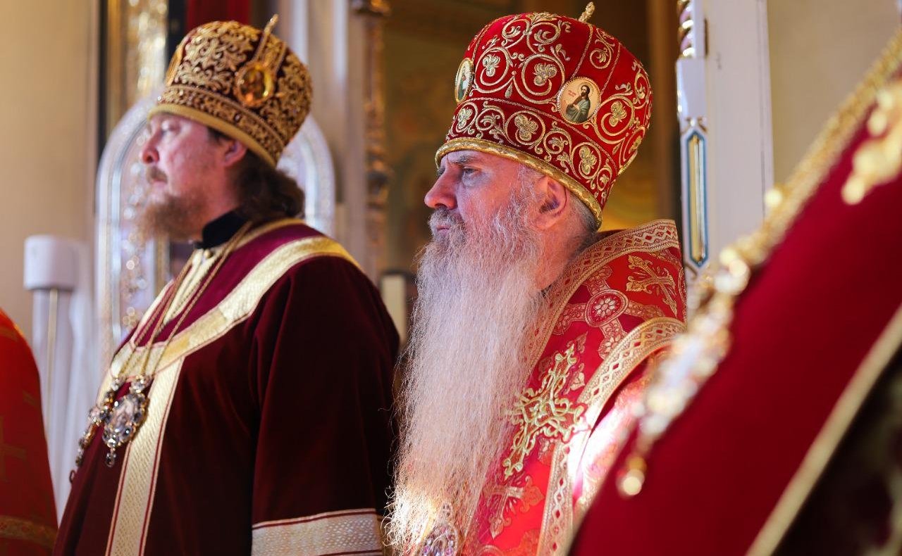 Маргарита Павлова приняла участие в литургии, прошедшей в честь десятилетия со дня создания Челябинской митрополии и Соборного празднования южноуральских святых, а также в молебне о российском воинстве