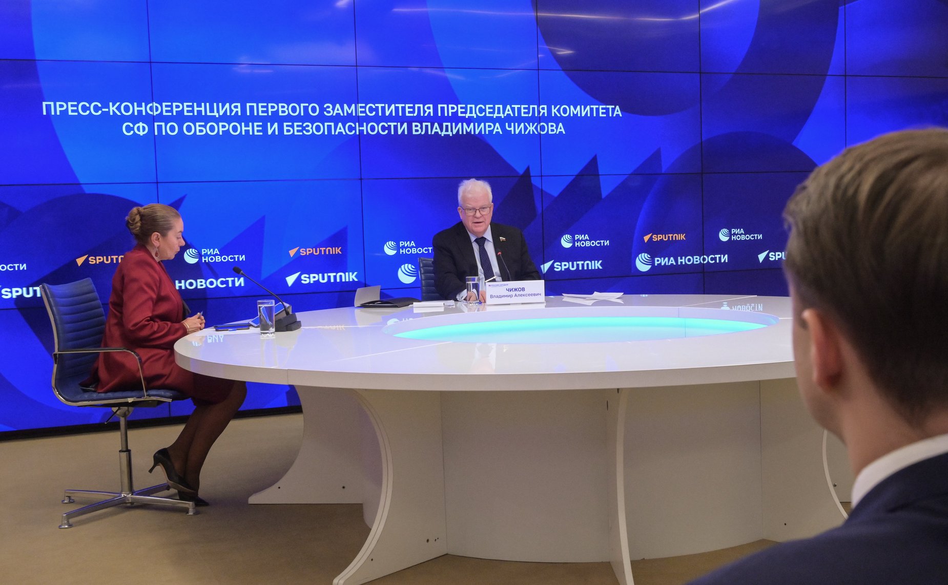 В пресс-центре МИА «Россия сегодня» состоялась пресс-конференция первого заместителя председателя Комитета СФ по обороне и безопасности Владимира Чижова, посвященная предстоящему саммиту Европейского Союза