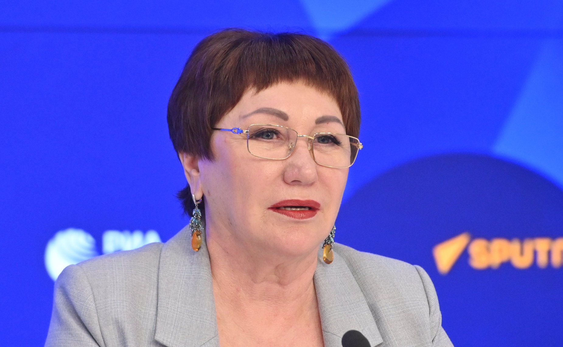 В международном мультимедийном пресс-центре Медиагруппы «Россия сегодня» состоялась пресс-конференция председателя Комитета Совета Федерации по социальной политике Елены Перминовой по итогам работы в весеннюю сессию