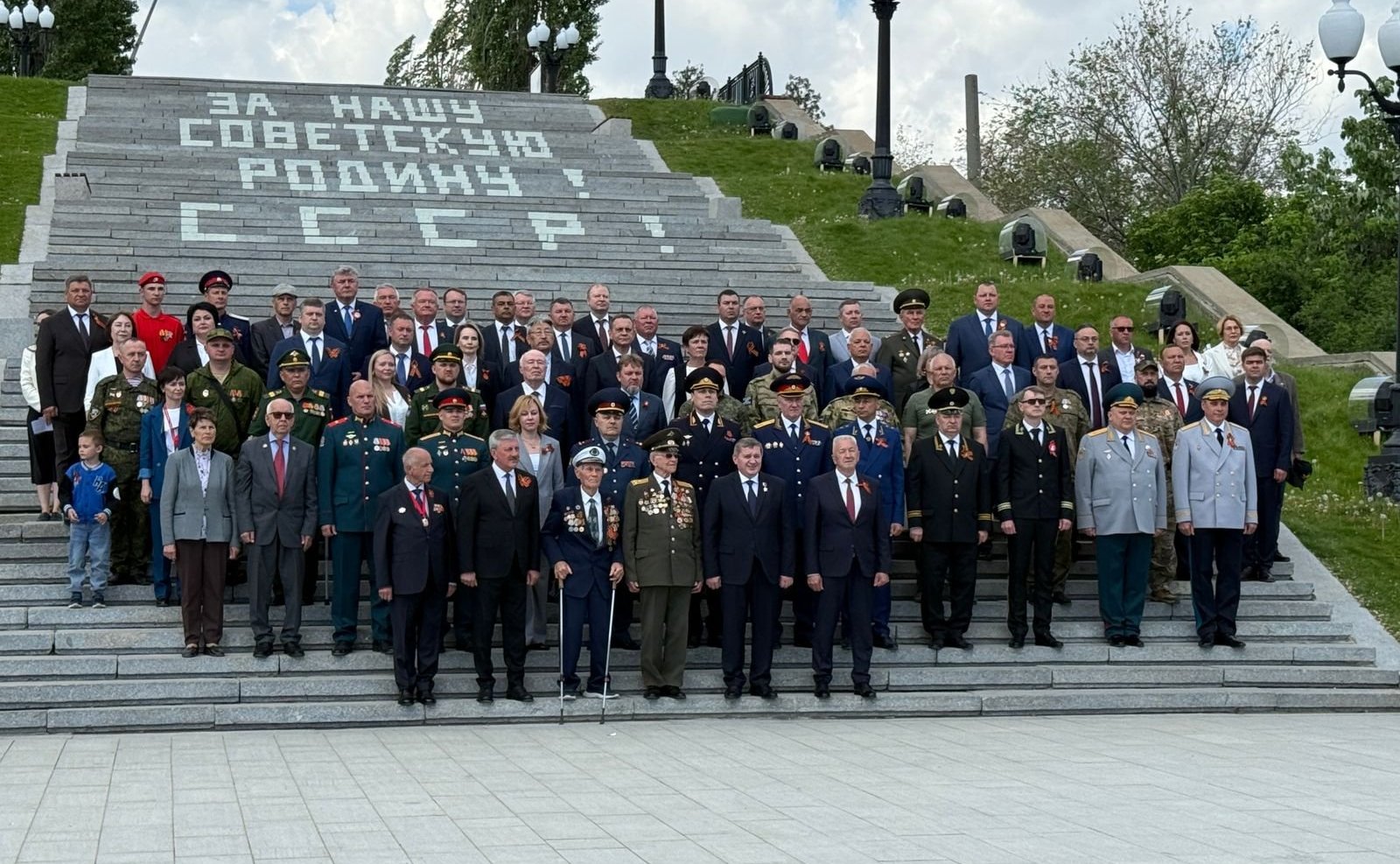 В целях увековечивания памяти участников Великой Отечественной войны, ушедших на фронт из Свердловской области, принимавших участие в Сталинградской битве, на Мамаевом кургане состоялась церемония открытия памятного знака