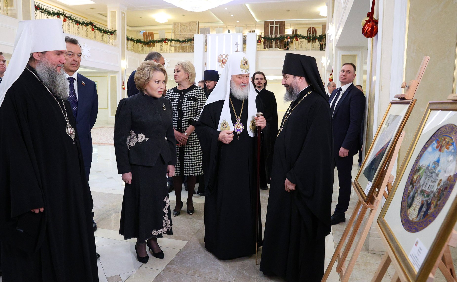 Председатель Совета Федерации и Святейший Патриарх Московский и всея Руси осмотрели выставку детских рисунков «Красота Божьего мира»