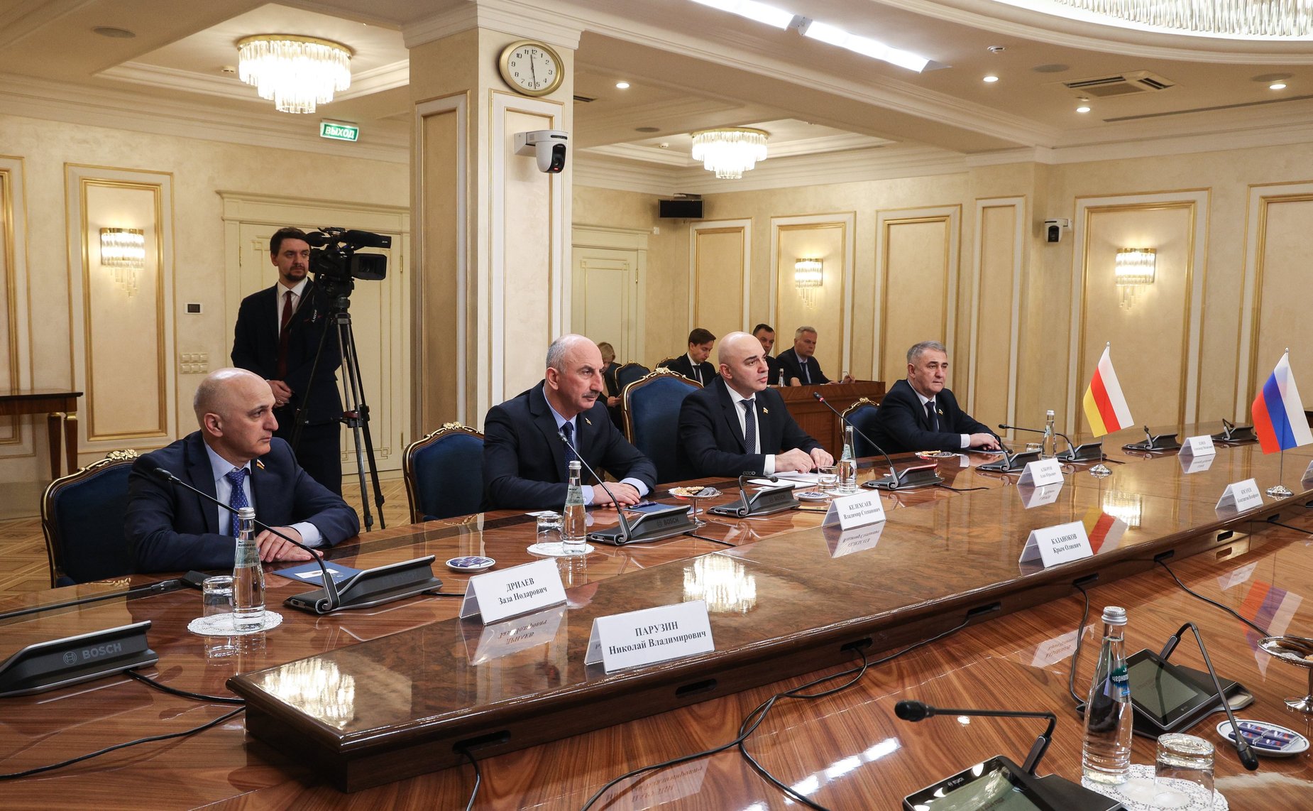 Заместитель Председателя СФ Константин Косачев провел встречу с группой международных наблюдателей на выборах Президента Российской Федерации от Южной Осетии