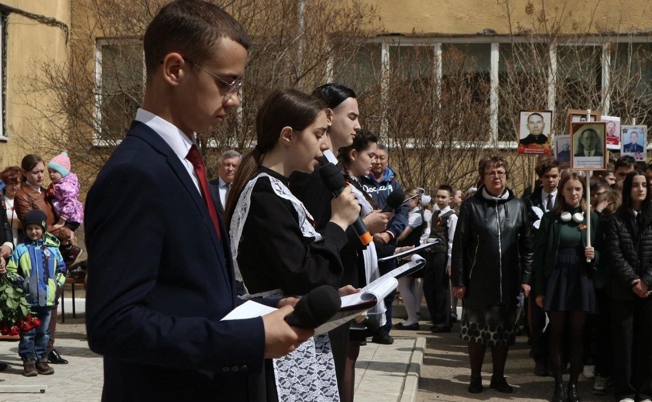 Сергей Михайлов принял участие в торжественной линейке, посвященной 78-ой годовщине со Дня Победы в Великой Отечественной войне в школе № 9 города Читы