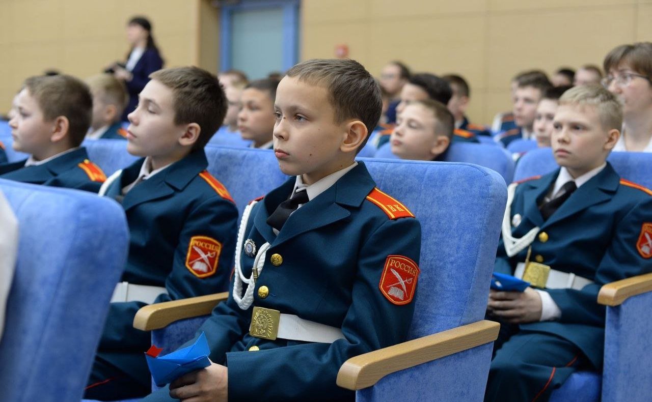 Юрий Воробьев в Образовательном центре – кадетской школе «Корабелы Прионежья» принял участие во встрече с участниками Российского движения детей и молодежи «Движение Первых»!