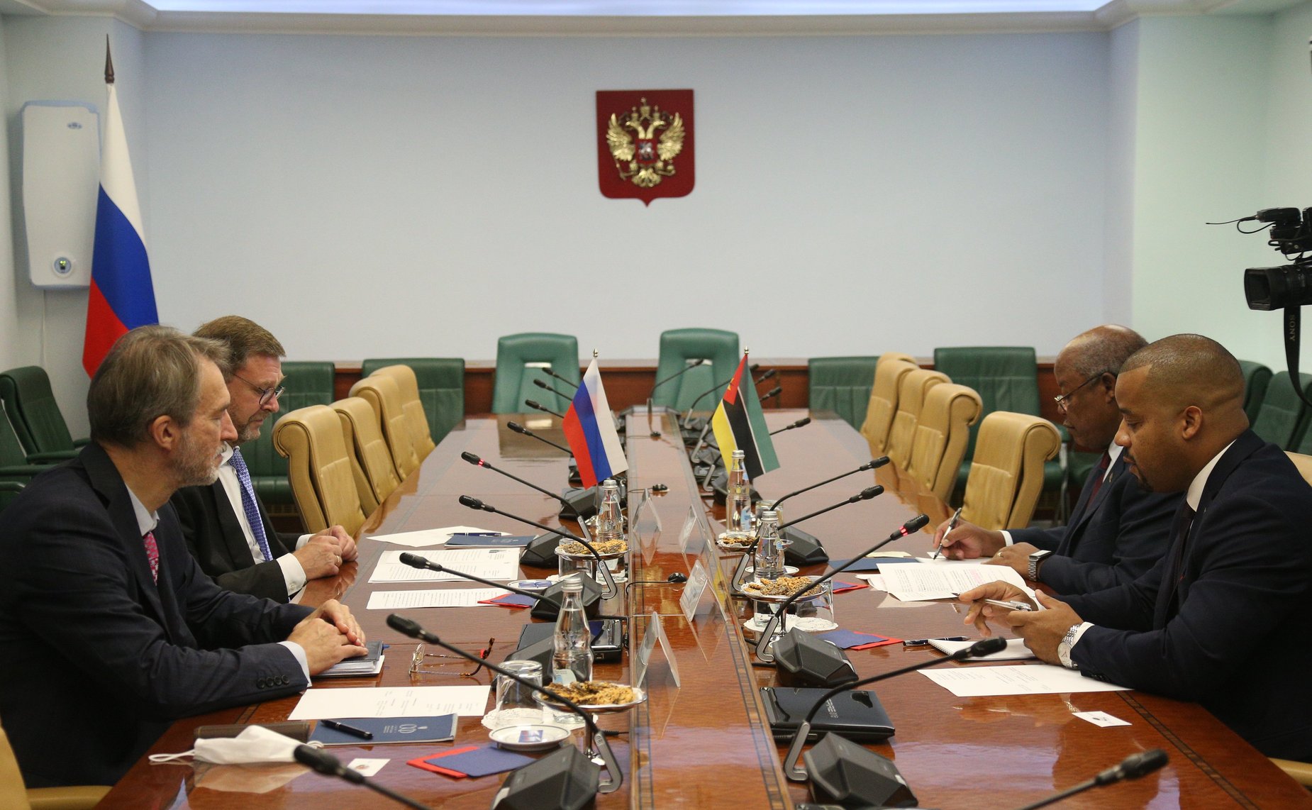 Встреча заместителя Председателя СФ Константина Косачева с Чрезвычайным и Полномочным Послом Республики Мозамбик в РФ Жозе Катупой