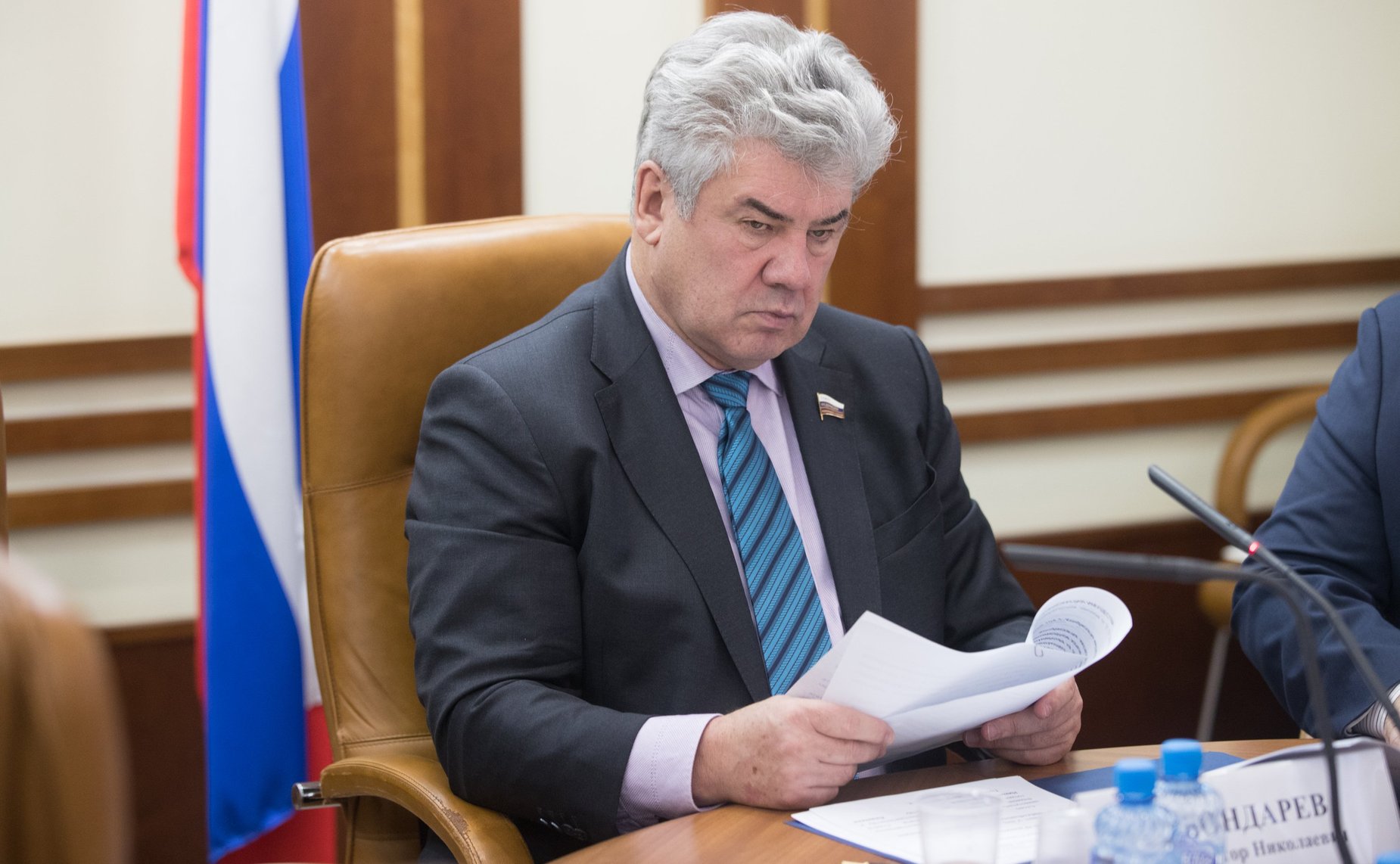 В. Бондарев