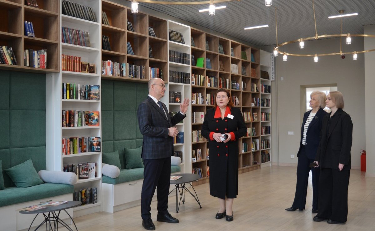 Олег Цепкин посетил модернизированную библиотеку им. Ш. Бабича в Челябинске