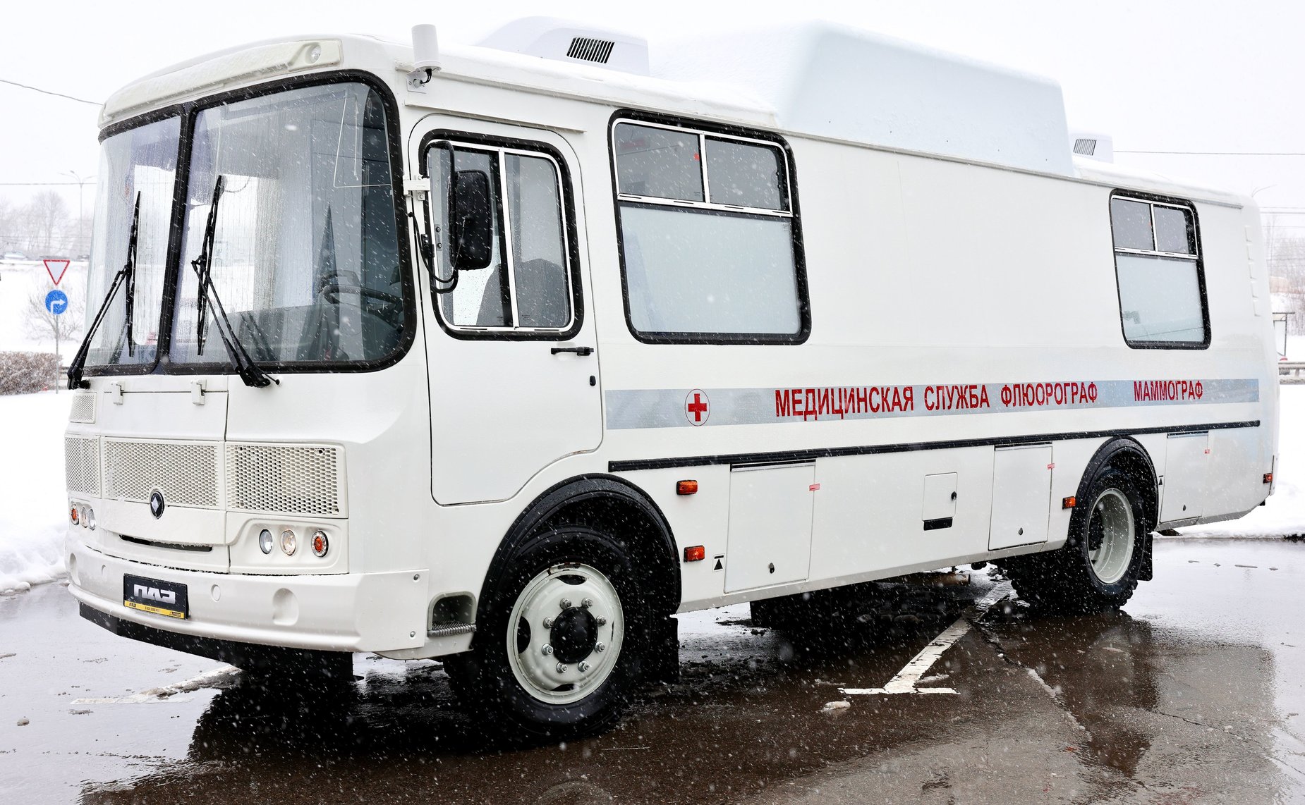 Сенаторы посетили компанию «Луидор» и ознакомились с производимыми на предприятием специальным транспортом социальной инфраструктуры