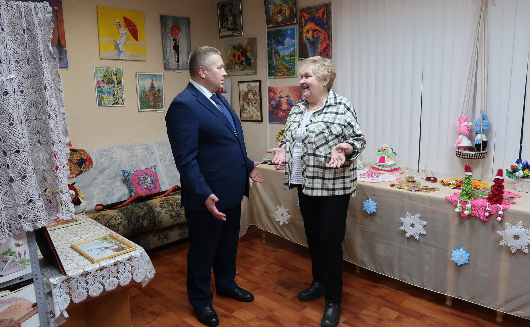 Денис Гусев в рамках работы в регионе провел встречу председателем Ненецкой окружной организации Всероссийского общества инвалидов Надеждой Ковалевской