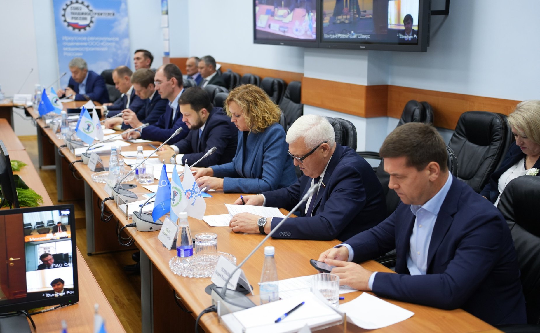 Сенаторы осмотрели цеха Иркутского авиационного завода – Филиала ПАО «Яковлев» и приняли участие в совещании «Перспективы развития гражданской авиации»